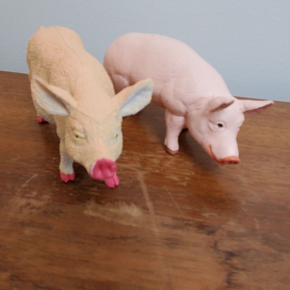 Pig Toy Figure Lot 2 Pink Beige Realistic Plastic 4" Safari Ltd. 2001 Farm Play